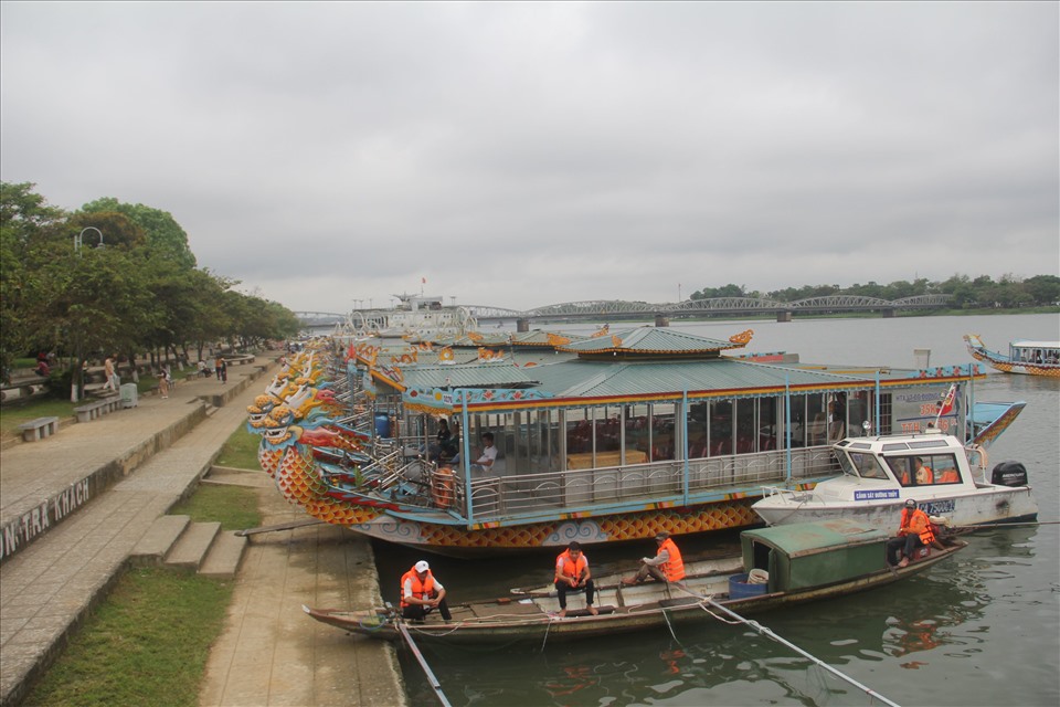 HTX đứng ngồi không yên vì tàu thuyền đến... tuổi 'nghỉ hưu'