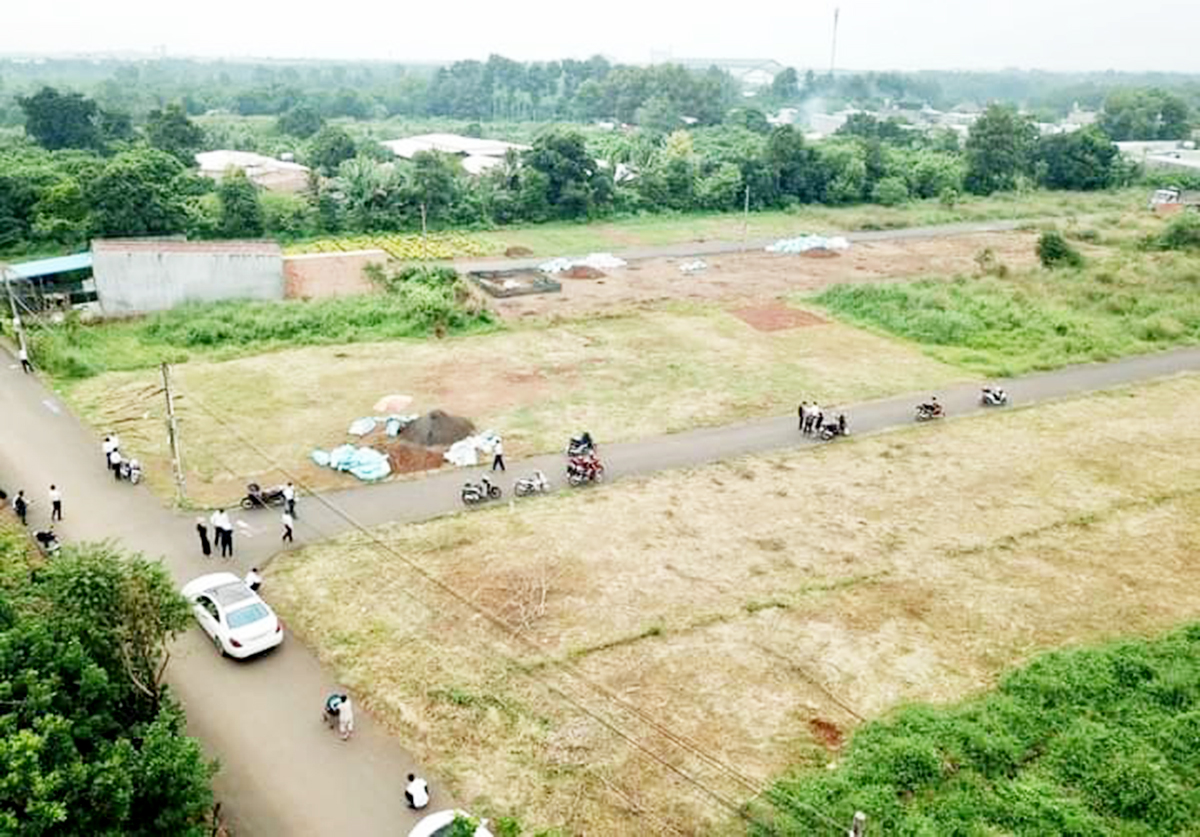 Khó khăn kiệt quệ, 'cò' đất tung đủ chiêu 'lùa gà'