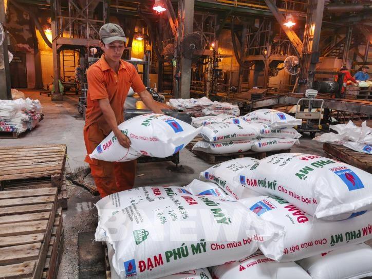 Liệu có thiếu phân bón nếu dừng 2 nhà máy sản xuất đạm để nhường khí cho điện?