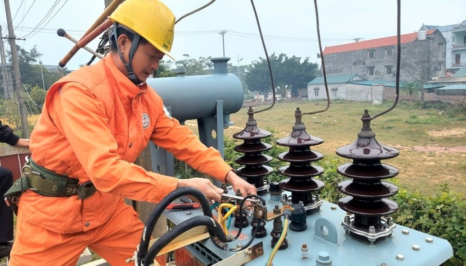 Vì sao không mua ngay ‘điện sạch’ mà lại nhập khẩu từ Trung Quốc?