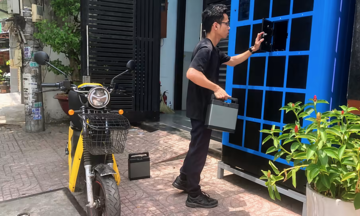 Startup Việt hỗ trợ giao hàng bằng xe điện qua 'ATM' pin