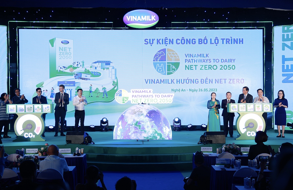 Vinamilk là công ty sữa đầu tiên tại Việt Nam có nhà máy và trang trại đạt chứng nhận trung hòa Carbon