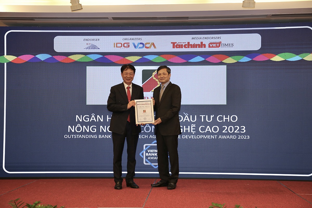 Agribank được vinh danh với 3 giải thưởng Ngân hàng Việt Nam tiêu biểu