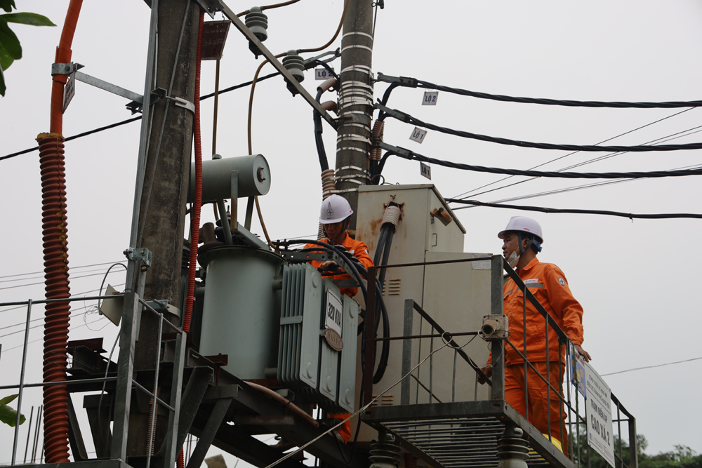 Miền Bắc có nguy cơ thiếu đến 4.900 MW điện, khó mua thêm từ Trung Quốc