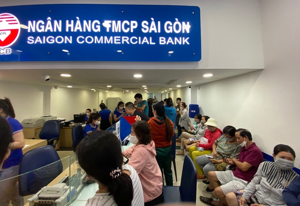 Ngân hàng bị rút tiền hàng loạt đến mức độ nào thì cần cơ quan quản lý can thiệp?