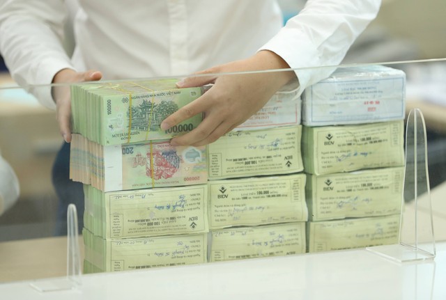 Ngân hàng nhận ‘trái đắng’ khi đổ tiền vào chứng khoán đầu tư