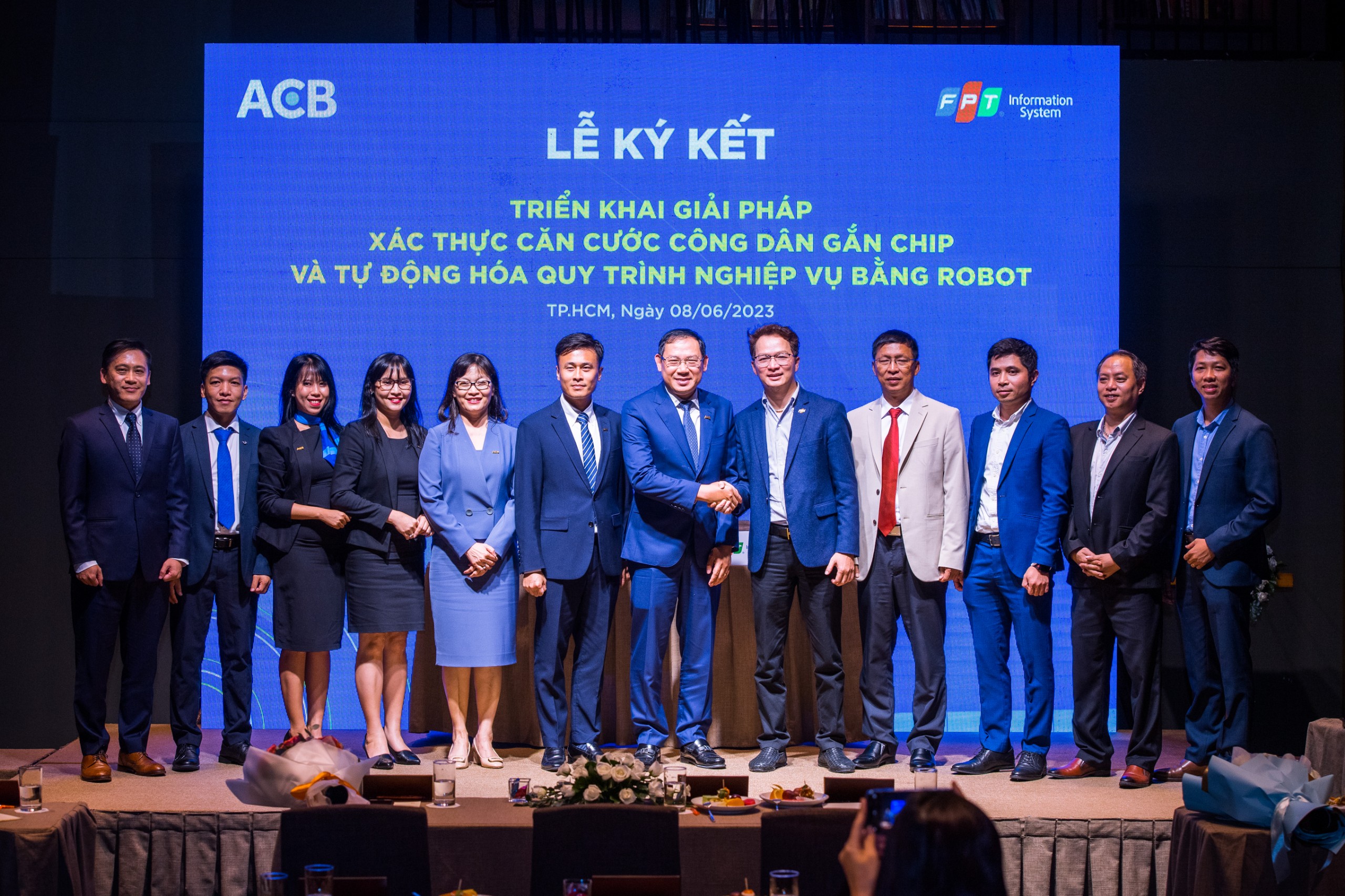 ACB cùng FPT triển khai giải pháp xác thực căn cước công dân gắn chip và tự động hoá quy trình nghiệp vụ bằng Robot