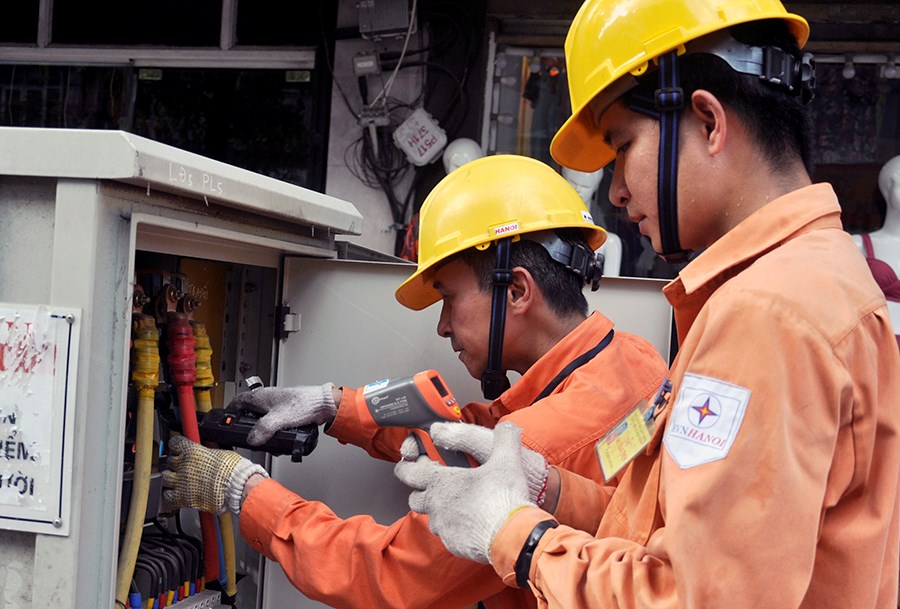 Phải cắt giảm từ 6 – 30% nhu cầu dùng điện, làm sao để doanh nghiệp không thiệt hại?