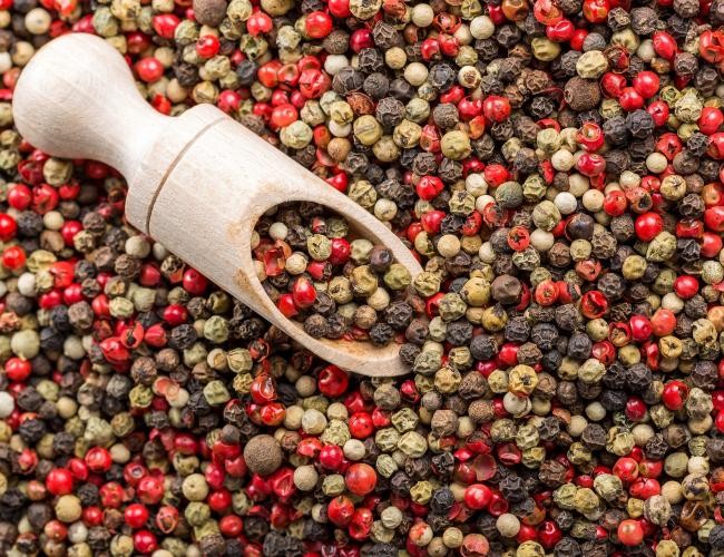 Liên tiếp đi xuống, giá tiêu chạm mốc 70.000 đồng/kg