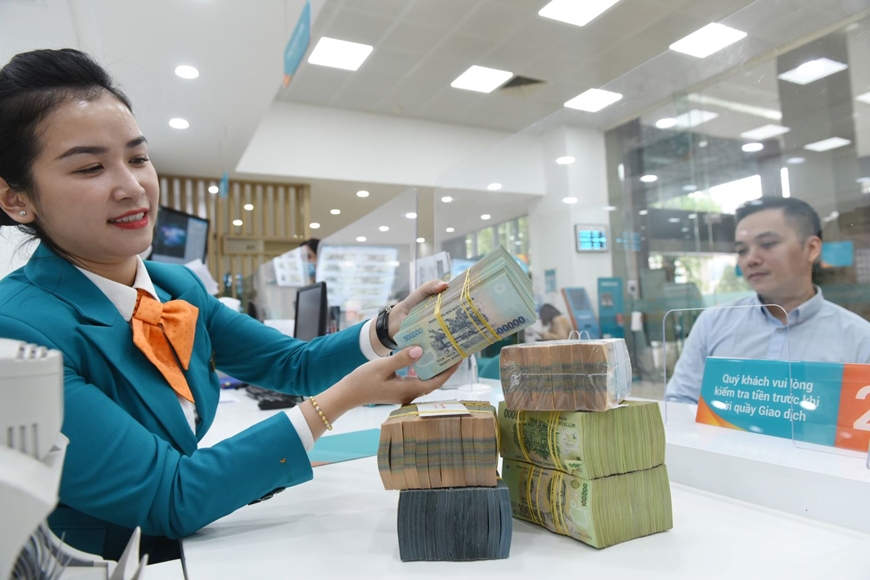 Người dân ‘ngóng’ giảm lãi vay tiêu dùng