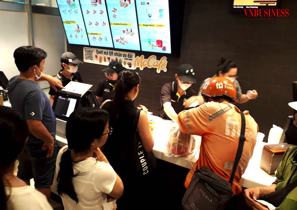 Thấy gì từ cuộc đua sôi động giành ‘miếng bánh’ thị phần F&B
