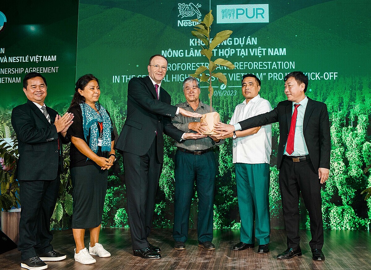 Bộ NN&PTNT hợp tác với Nestlé thúc đẩy nông nghiệp tái sinh và phát thải thấp