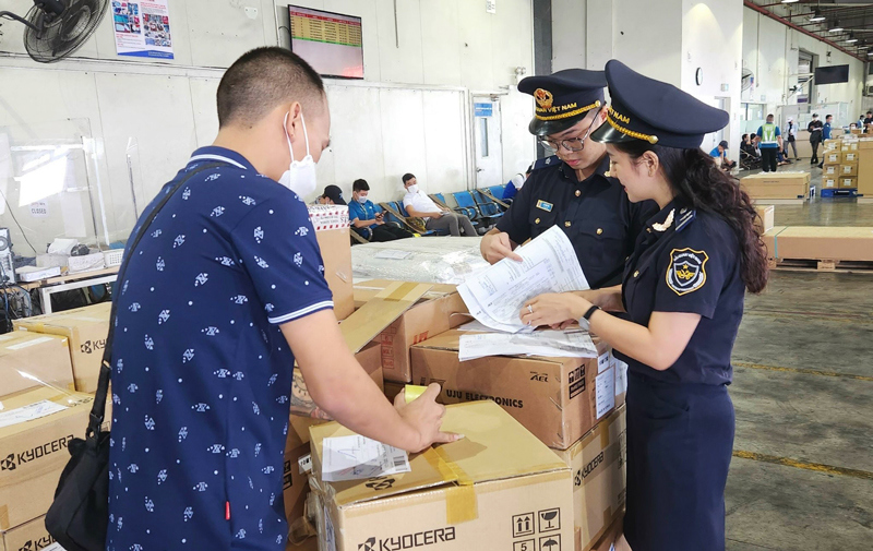 Hàng lậu, hàng giả đang 'đánh cắp' thị phần của doanh nghiệp chân chính