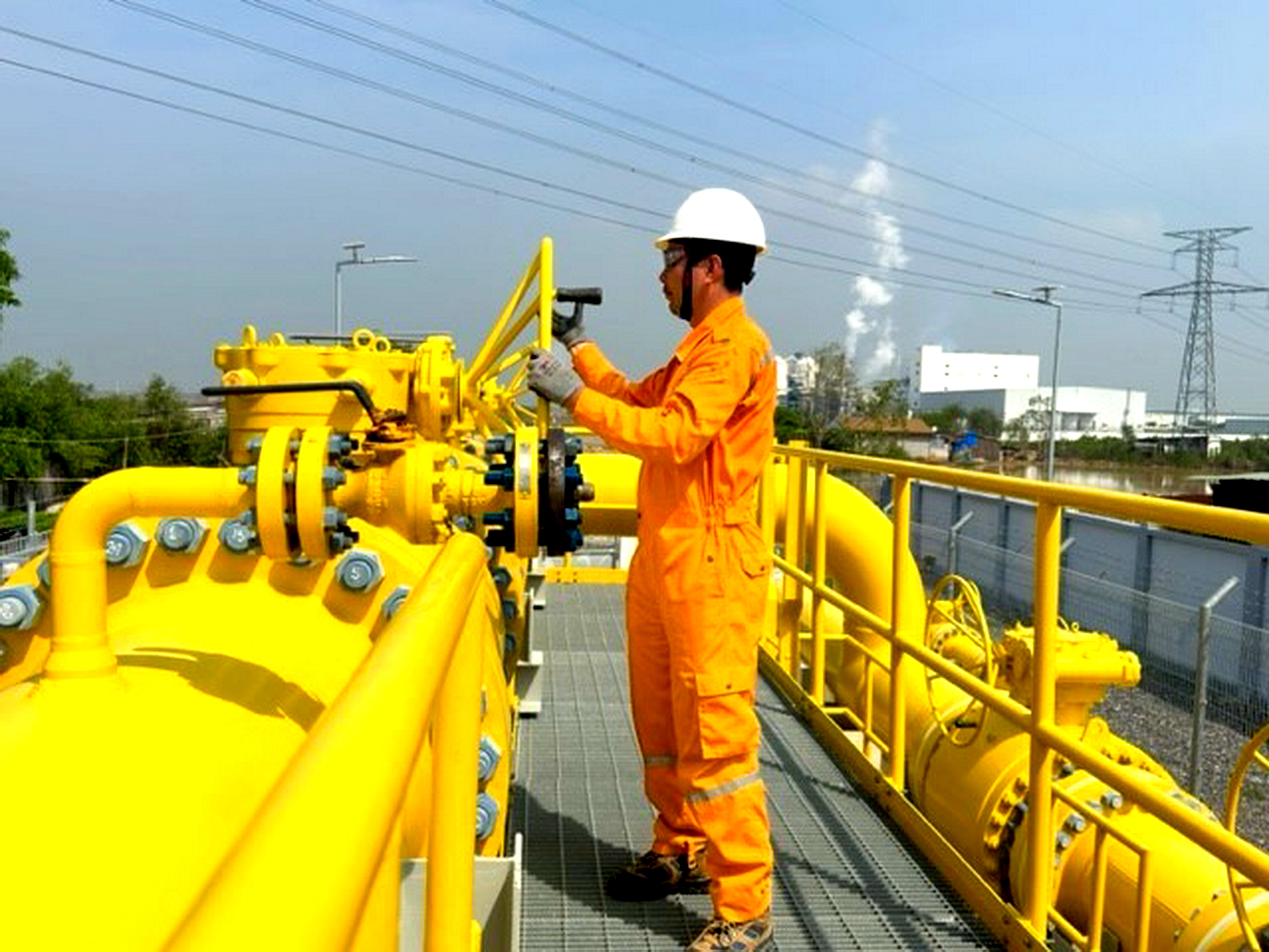 PV GAS đàm phán với gã khổng lồ năng lượng ExxonMobil, Novatek về cung cấp LNG