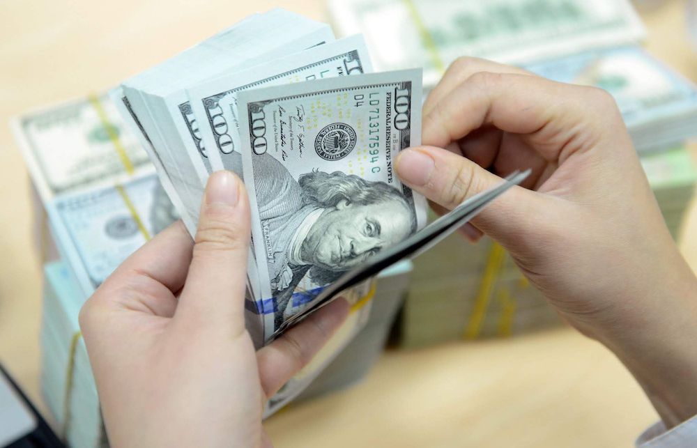 'Sóng' nổi bất ngờ ở thị trường ngoại hối, liệu có bão?