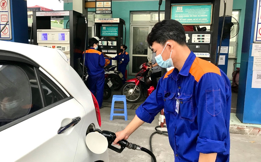 Giá xăng tăng gần 1.300 đồng/lít vào chiều nay
