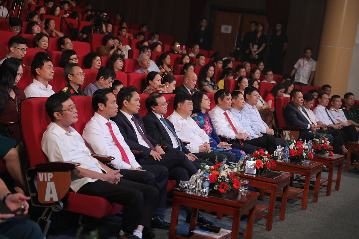 Hành trình 16 năm “Màu hoa đỏ” – Hoạt động “Đền ơn đáp nghĩa” lan tỏa đến cộng đồng