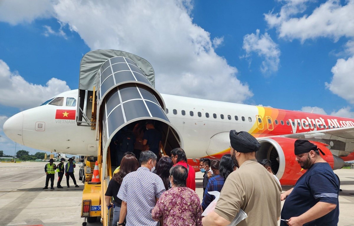 Vietjet huy động 2.000 tỷ đồng trái phiếu để trả tiền xăng dầu, lương nhân viên…