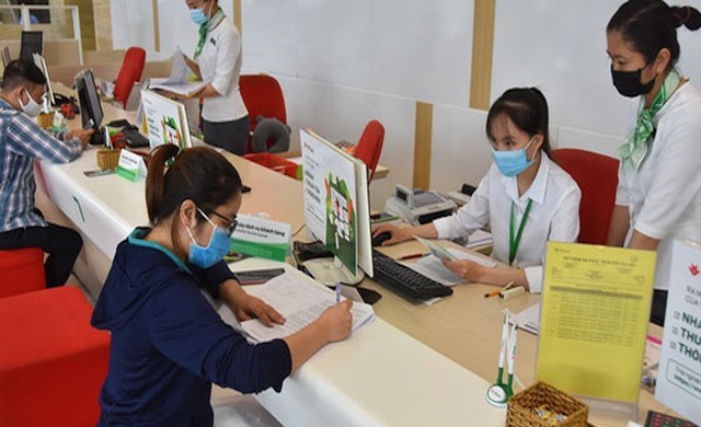 Thủ tướng 'thúc' Bộ Tài chính, Ngân hàng Nhà nước làm rõ việc bán bảo hiểm qua ngân hàng