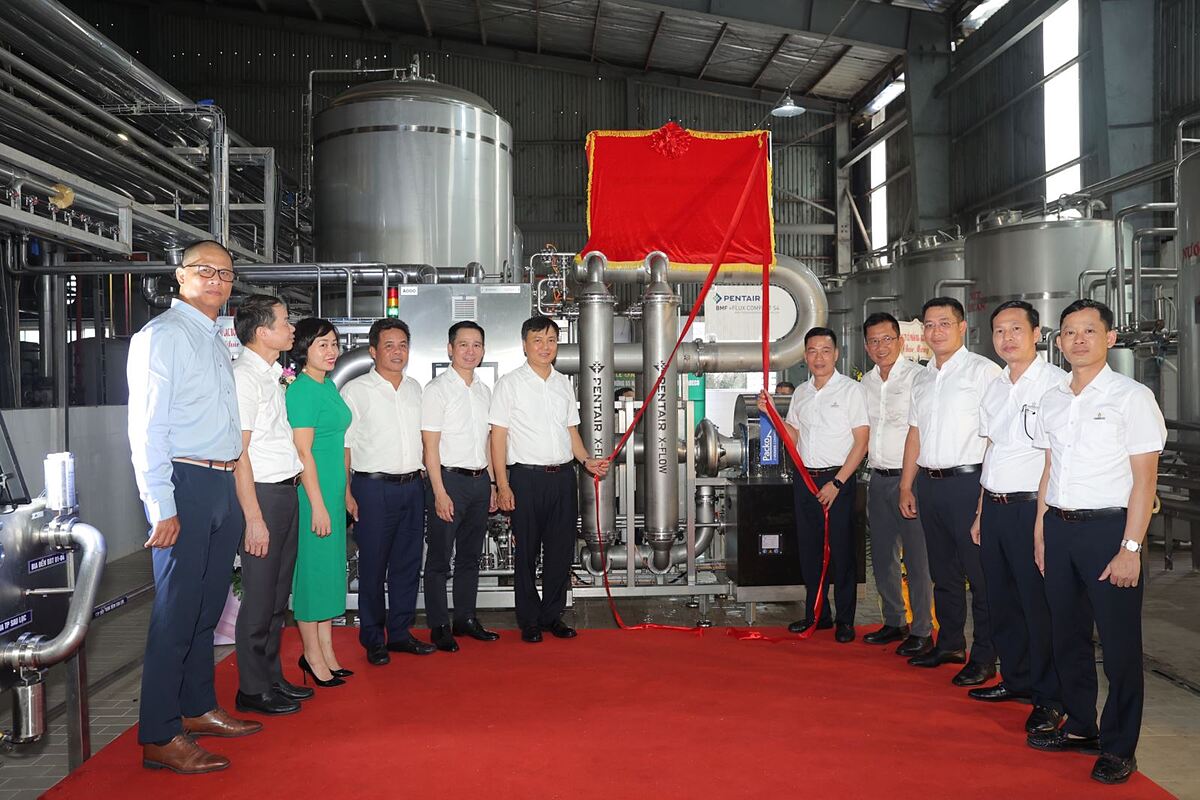 Công ty CP Bia Hà Nội - Hồng Hà tổ chức lễ gắn biển công trình hệ thống máy lọc màng, chào mừng 65 năm ngày truyền thống Habeco