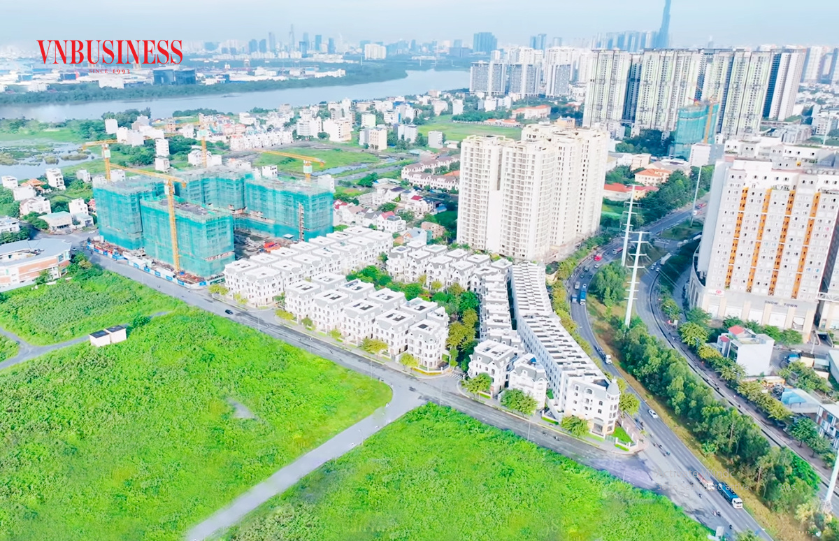 Doanh nghiệp địa ốc chuyển từ 'phòng thủ' sang sẵn sàng bung hàng