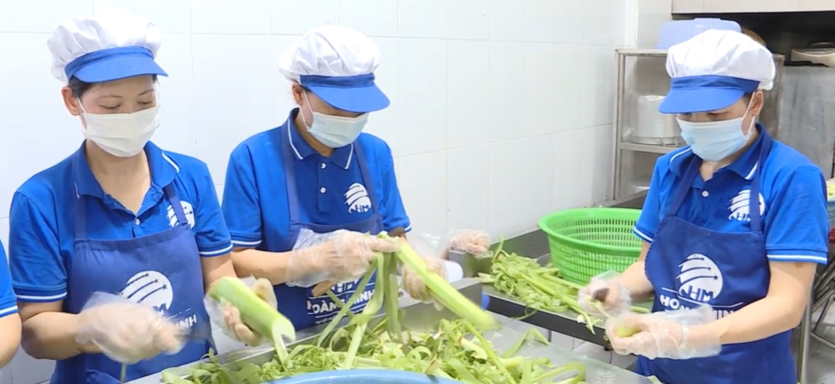 Thí điểm hợp đồng thuê doanh nghiêp cung cấp suất ăn tại các trường tiểu học: Cần tiếp tục tháo gỡ những vướng mắc