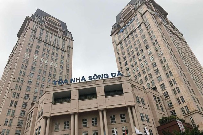 Sau lùm xùm bán 'chui' cổ phiếu, nam ca sĩ Khánh Phương muốn bán hết cổ phiếu tại công ty có vợ làm chủ tịch