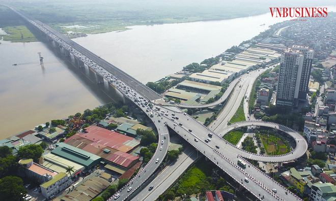 <p class="Normal">
Cầu Vĩnh Tuy 2 có tổng chiều dài hơn 3,5km, mặt cắt ngang 19,3m; điểm đầu giao với đường đê Nguyễn Khoái và phố Minh Khai, điểm cuối giao với đường Long Biên - Thạch Bàn và đường Cổ Linh.</p>
