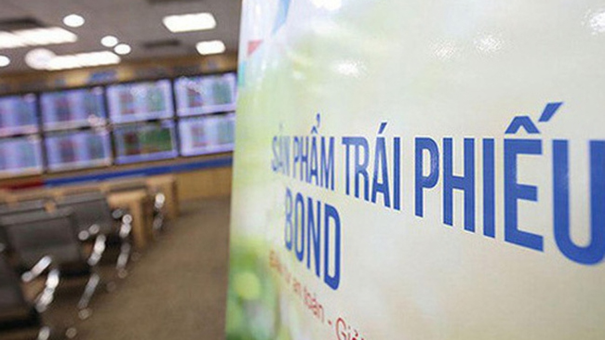 Ngân hàng tiếp tục 'cuộc đua' mua lại trái phiếu trước hạn