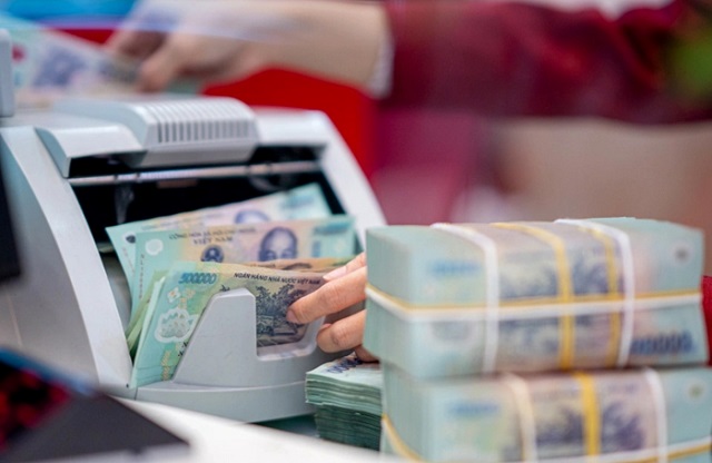Sức ép lớn, vì sao lãi suất cho vay chưa thể hạ sâu?