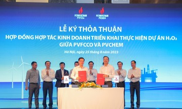 PVFCCo và PVChem ký kết hợp đồng hợp tác kinh doanh dự án Nhà máy sản xuất nước Oxy già