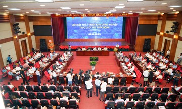 Kết nối, phát triển bền vững kinh tế trục cao tốc phía Đông