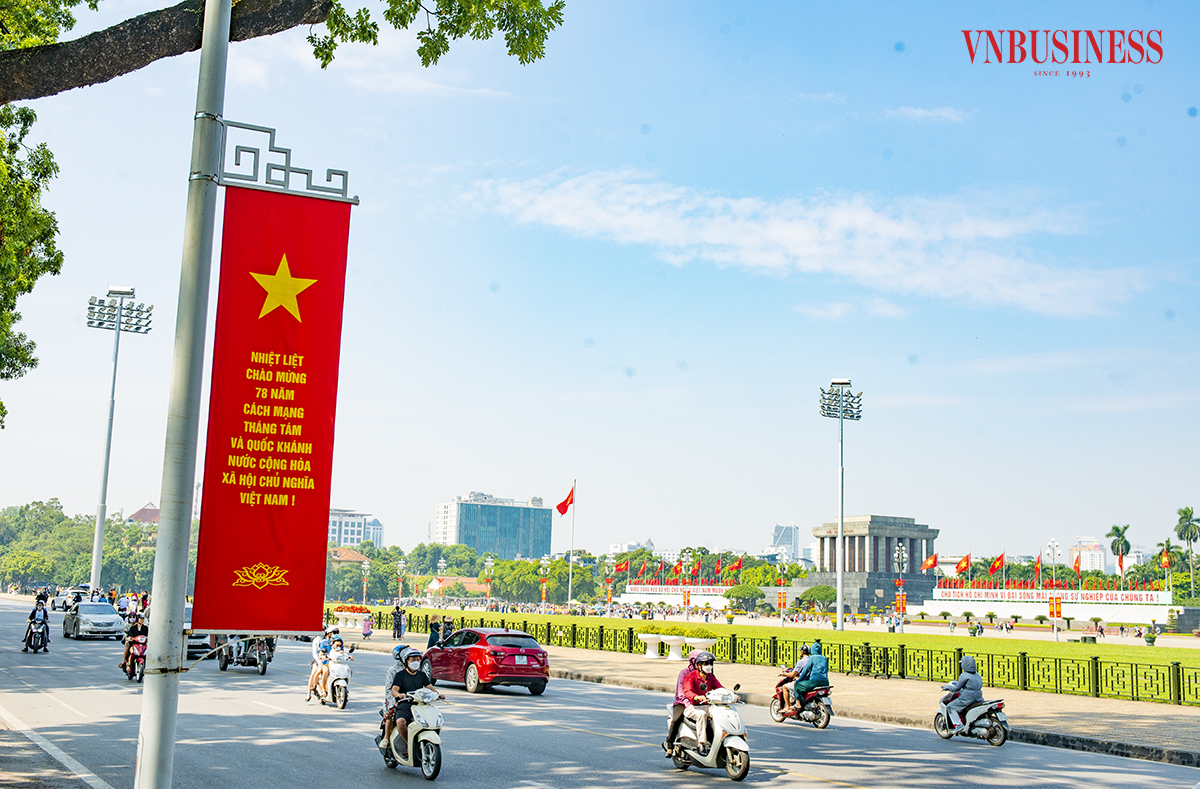 Hà Nội rực rỡ cờ hoa chào mừng ngày Quốc khánh 2/9