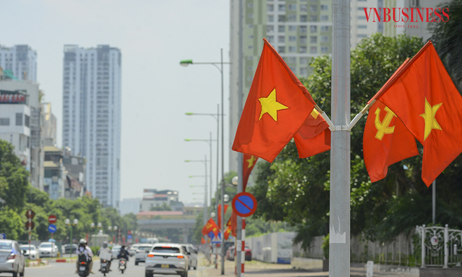 <p class="Normal">
Cụm cờ Đảng và cờ Tổ quốc tung bay bên cạnh những công trình của Hà Nội chào mừng kỷ niệm 78 năm Quốc khánh 2/9.</p>