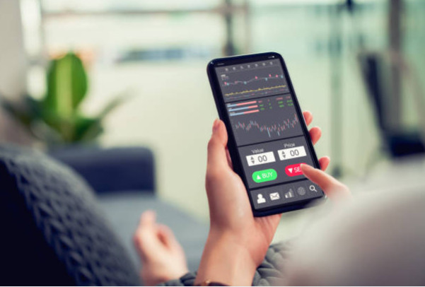 Áp lực bán tăng mạnh trở lại, VN-Index kết thúc chuỗi tăng điểm