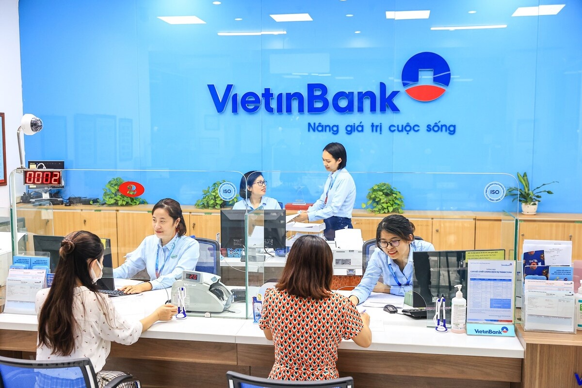 Lãi suất tiết kiệm tại 4 ngân hàng lớn nhất Việt Nam đã giảm xuống mức thấp lịch sử