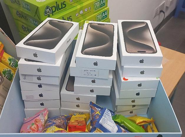 Một hành khách từ Thái Lan mang lậu 20 chiếc iPhone 15 vào Việt Nam