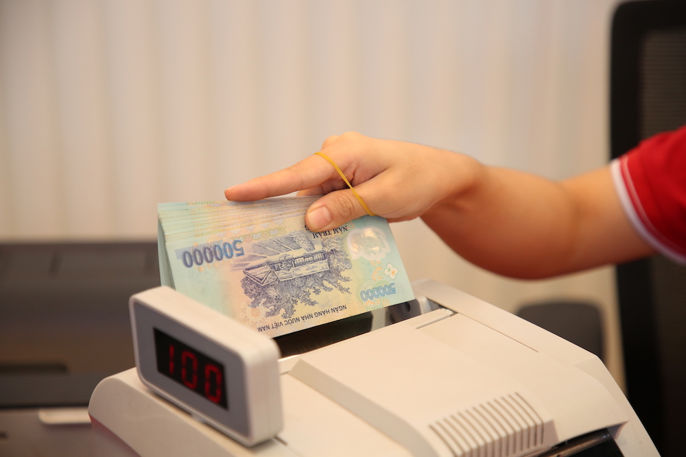 Giảm tỷ lệ vốn ngắn hạn cho vay trung dài hạn tác động ra sao đến ngân hàng và doanh nghiệp?