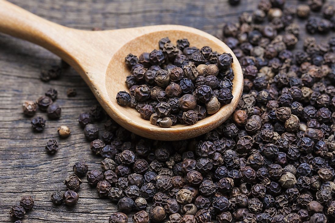 Giá tiêu đồng loạt giảm 500 đồng/kg