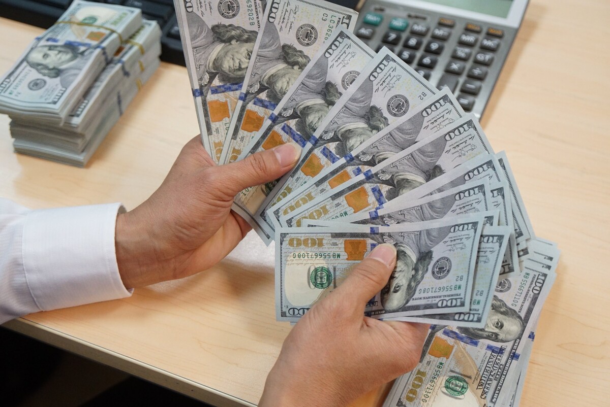 Tỷ giá liên tiếp phá đỉnh, Ngân hàng Nhà nước dùng công cụ nào để khống chế?