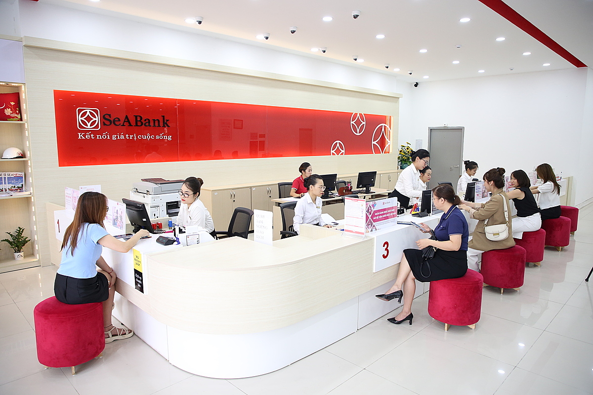 Loạt Phó Tổng Giám đốc SeABank bán ra lượng lớn cổ phiếu SSB