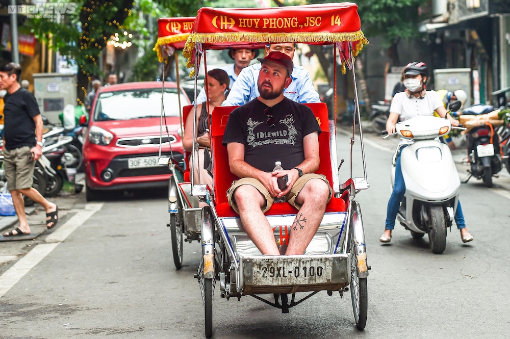 Mục tiêu cả năm đón 13 triệu du khách quốc tế, có khả thi?