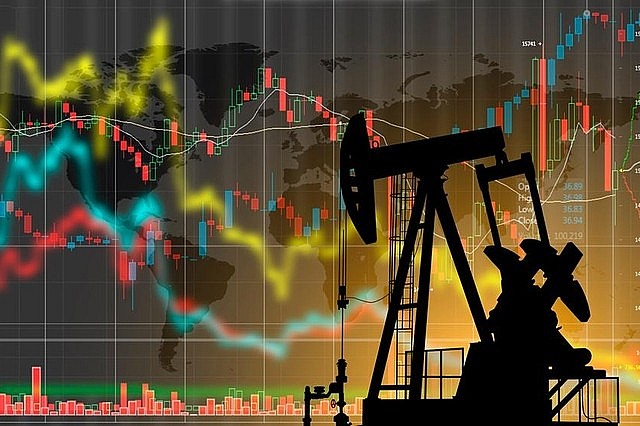 Giá ''vàng đen' neo cao, cổ phiếu nào đỏ, cổ phiếu nào xanh?