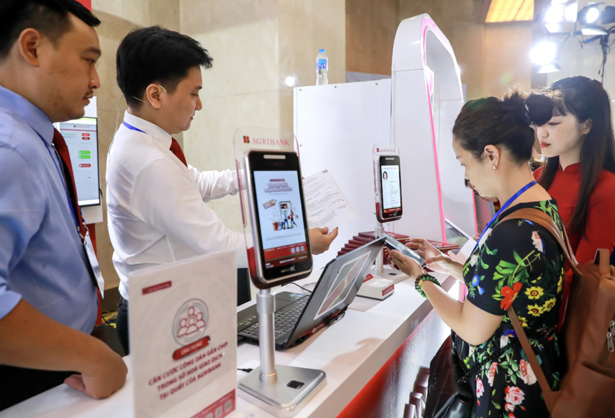 Để không hụt hơi trong 'cuộc chơi' chuyển đổi số, ngân hàng cần ứng dụng AI tạo sinh