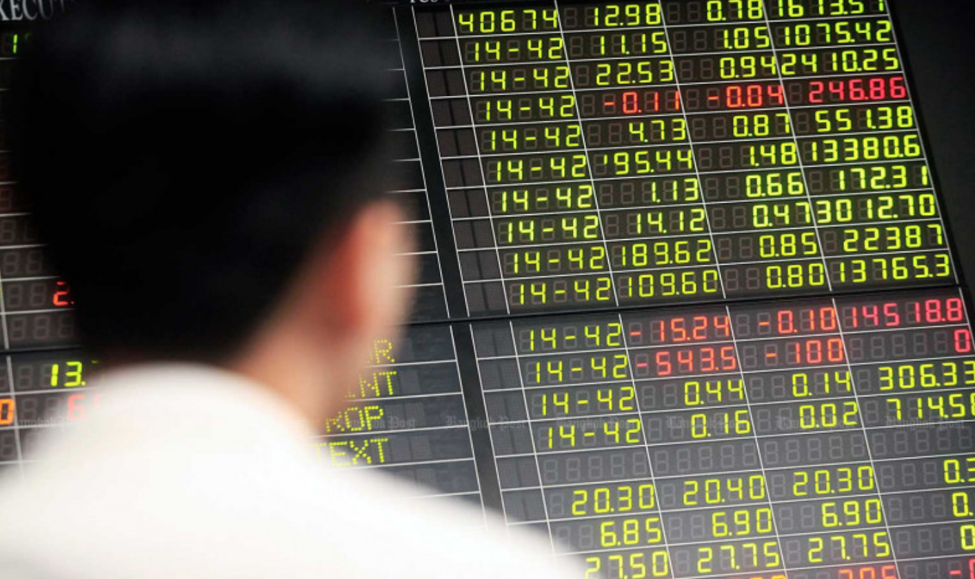 Giao dịch giằng co, VN-Index nhận món quà bất ngờ cuối phiên