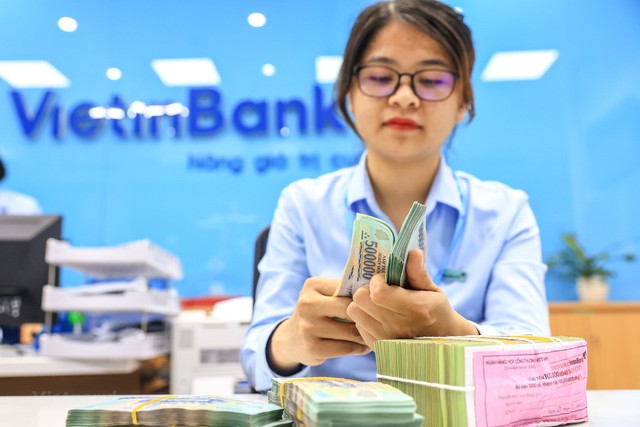 Nóng bỏng nhà băng cạnh tranh tìm khách hàng