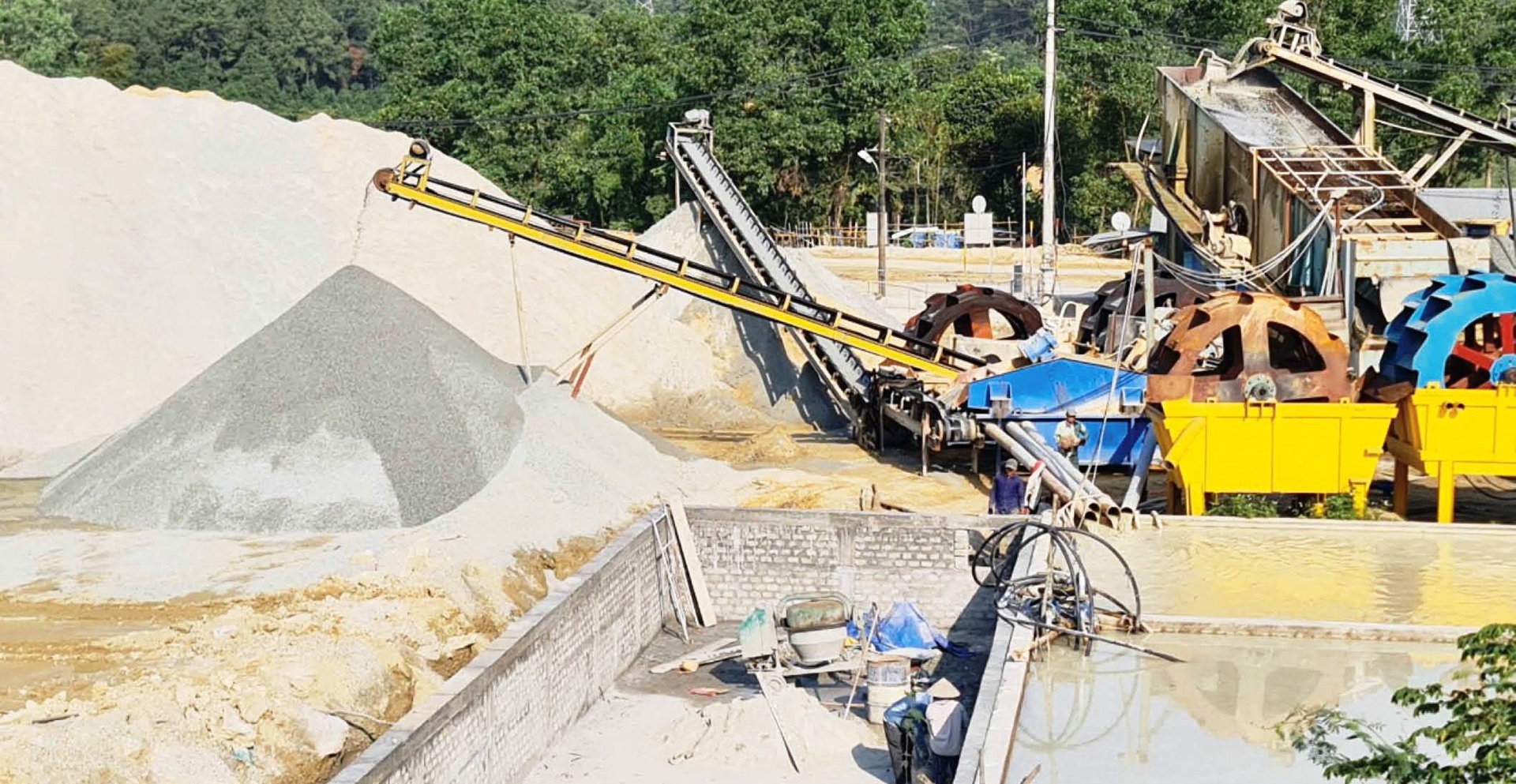 Sản xuất, tiêu thụ cát nhân tạo: Khó đầu vào, hẹp đầu ra