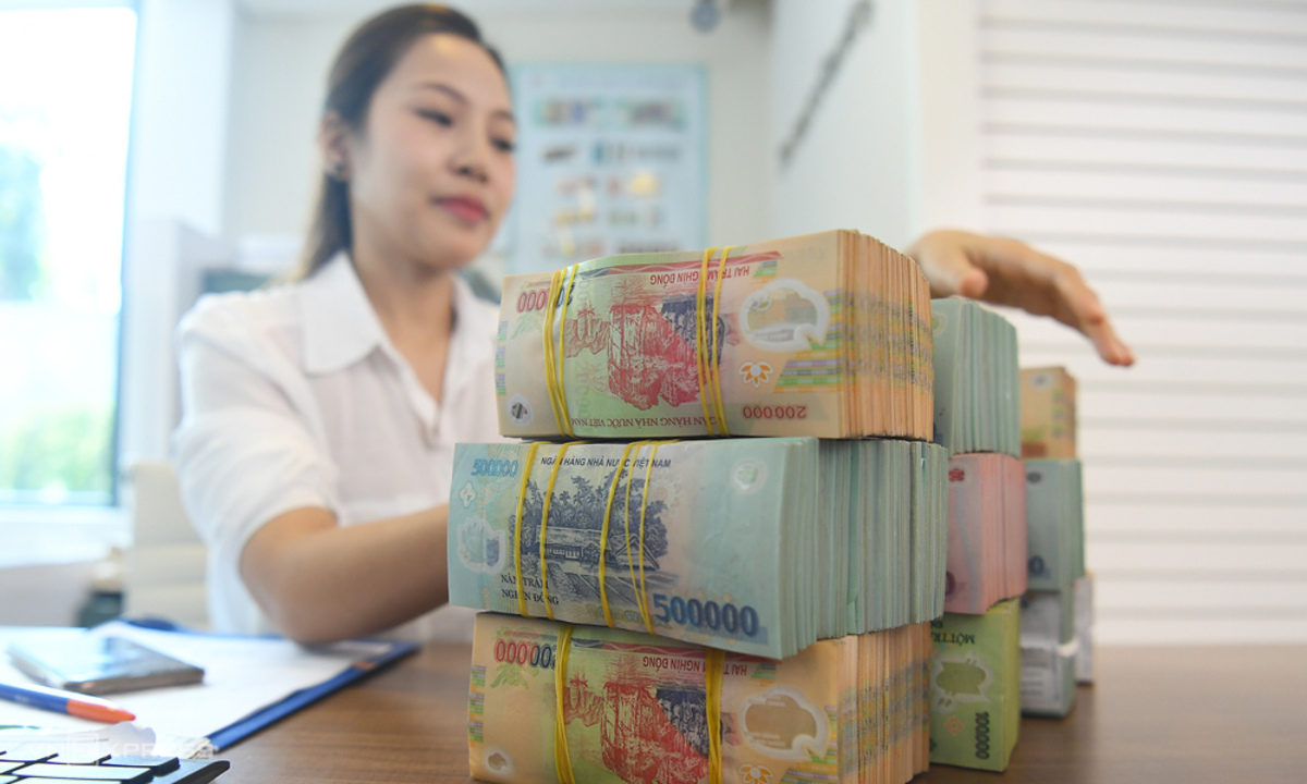 Hệ lụy lớn nếu 'chữa bệnh thừa tiền' bằng hạ chuẩn cho vay