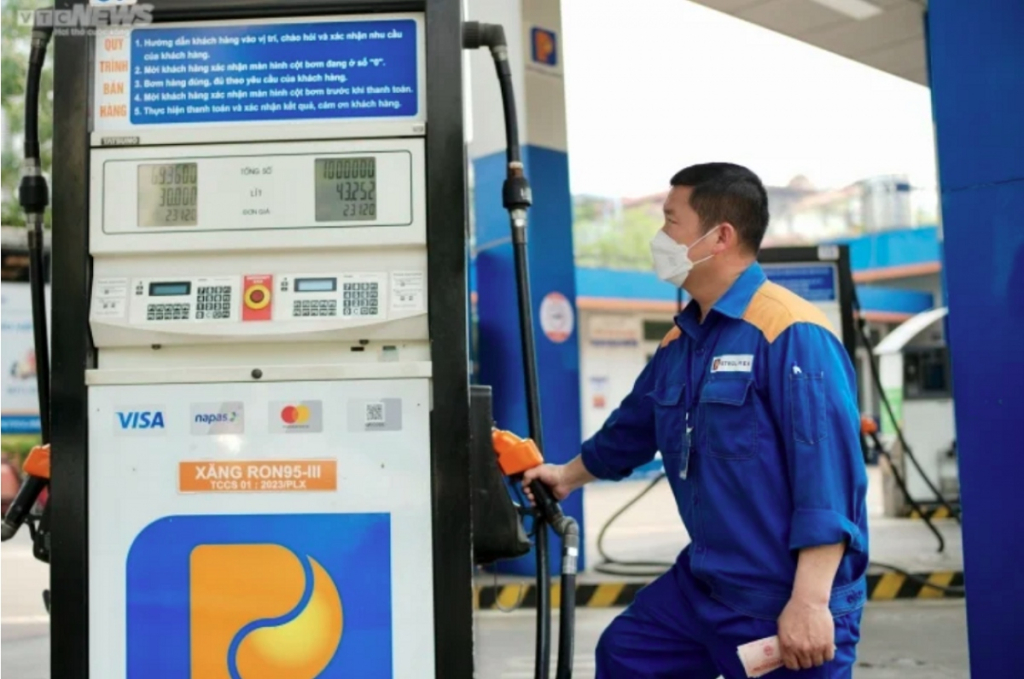 Ngân sách sẽ hụt thu 1,87 tỷ USD, vì sao Bộ Tài chính vẫn muốn giảm 50% thuế bảo vệ môi trường với xăng dầu?