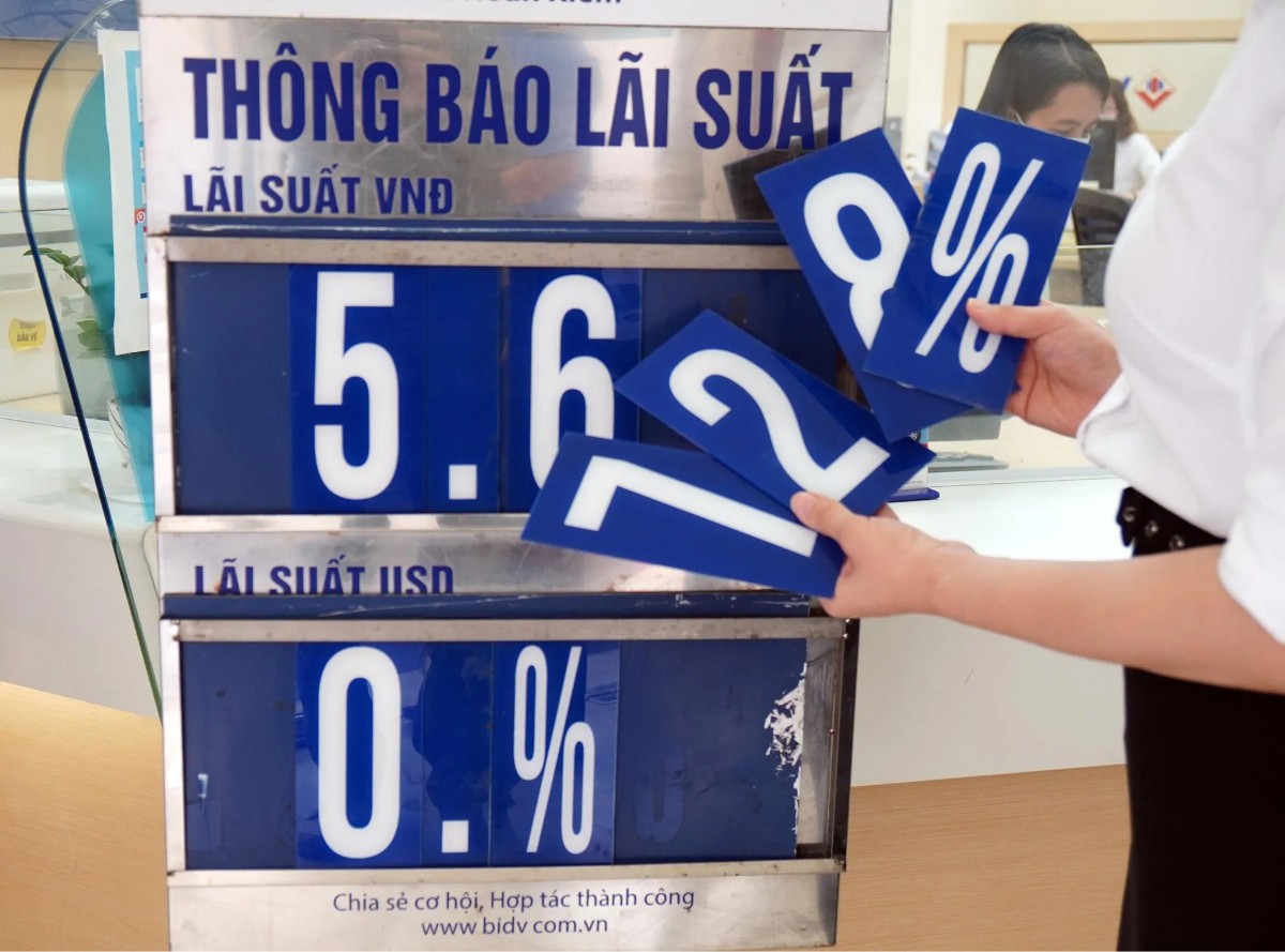 Lãi suất huy động giảm về mức dưới 6% tại hầu hết các ngân hàng